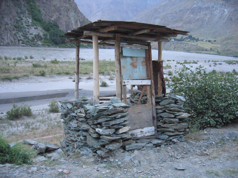 Туалет в таджикистане, фотка Анд