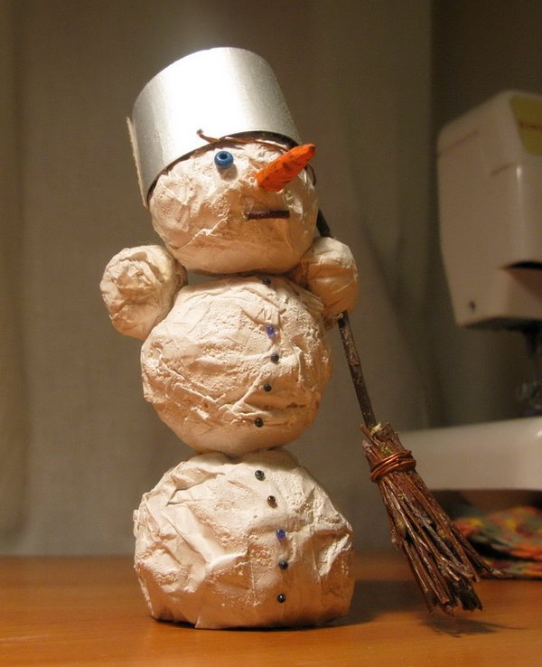 снеговичок из папье-маше
