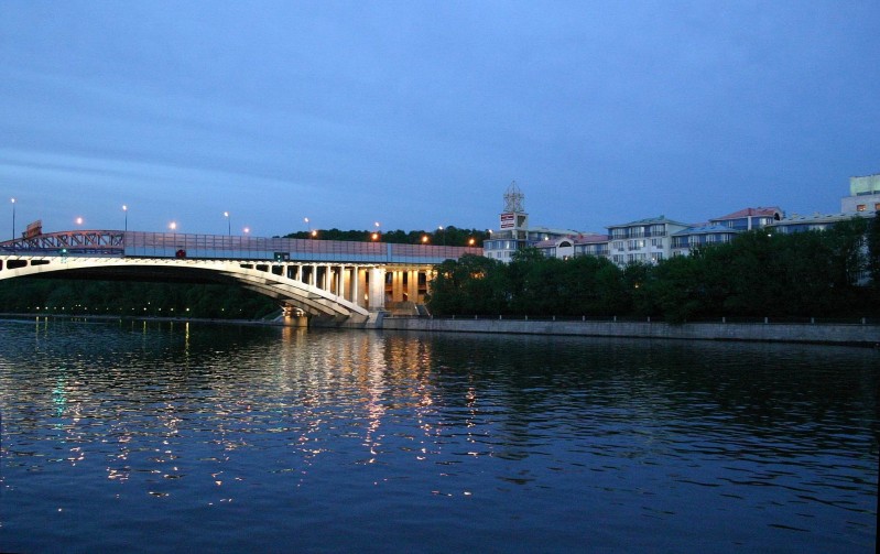 мост у РАН (01).jpg