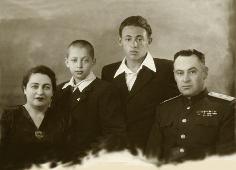 My family 1948 g.web.JPG