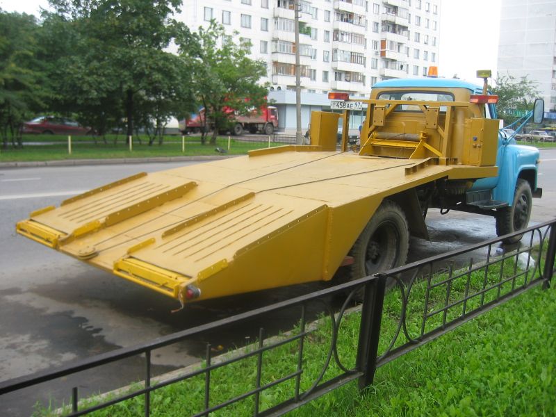 Автовоз ГАЗ-52 сзади.jpg