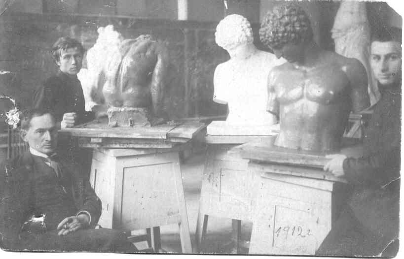 Яков Кейлихис в классе скульптур