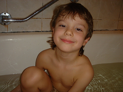 cute kid bathing4.jpg