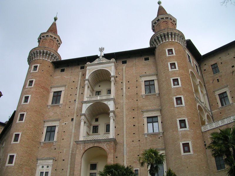 Урбино. Фасад Палаццо Дукале
