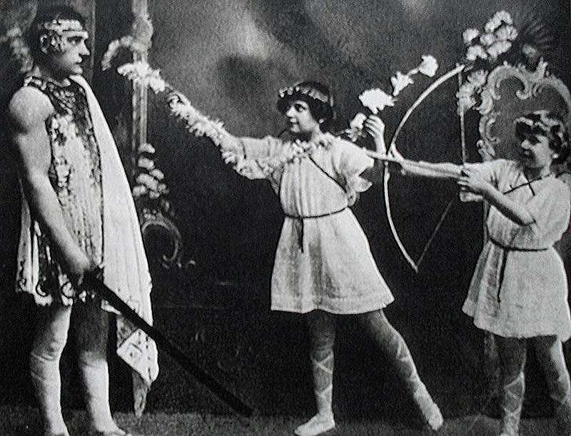 Бронислав Кухарж и сёстры.1923 г