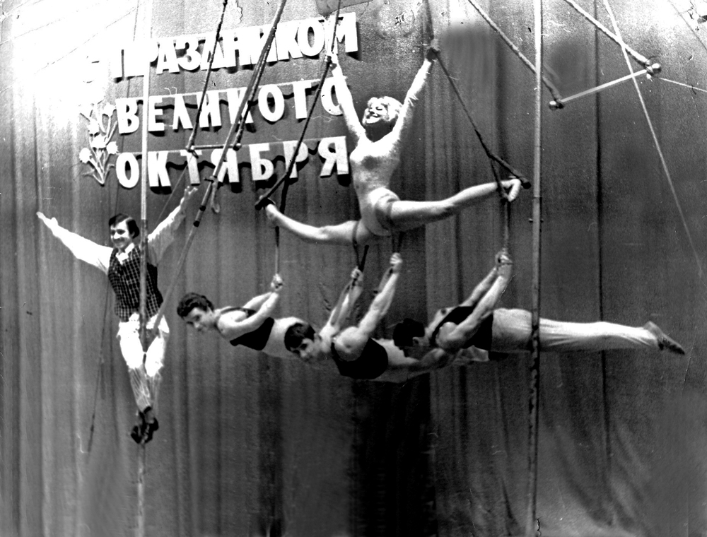 15 лет нар. Цирк Новосибирск.jpg