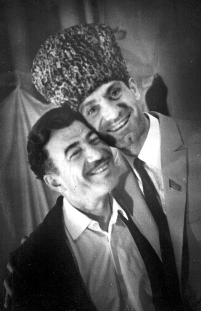 Махмуд Эсембаев и Ширвани.jpg