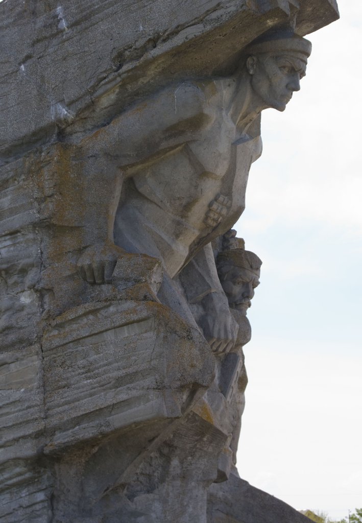 Скульптура над каменоломнями.jpg
