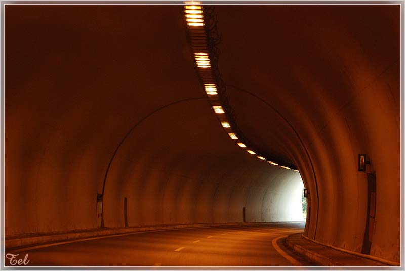 В туннеле. Thessaloniki - Greven
