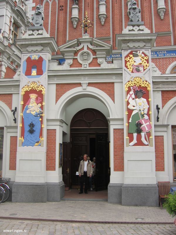 Фасад Дома Черноголовых