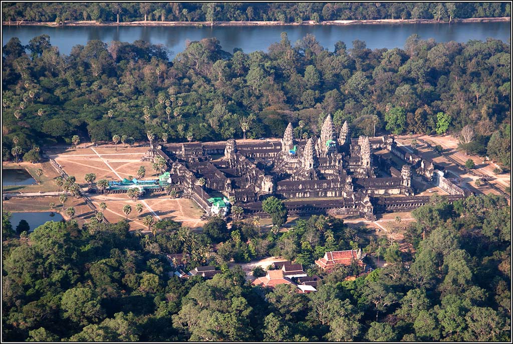 2012-01-06_16-32_G1622_AngkorWat