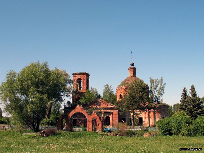 Заросшая церковь. село Крапивна