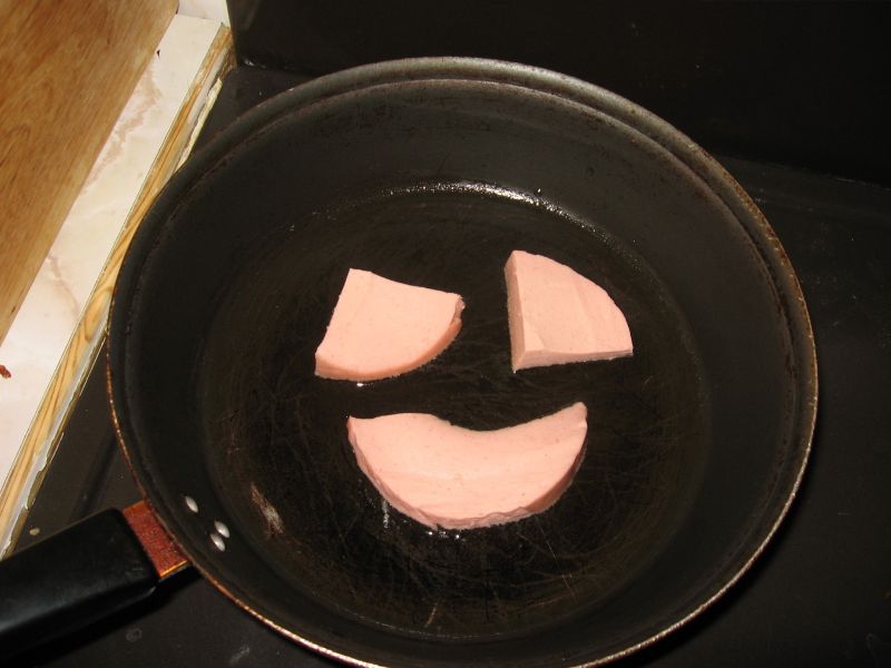 улыбка колбасы на сковороде.jpg