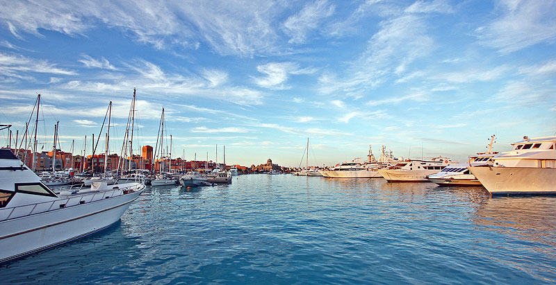 Hurghada Marina. Яхты на набереж