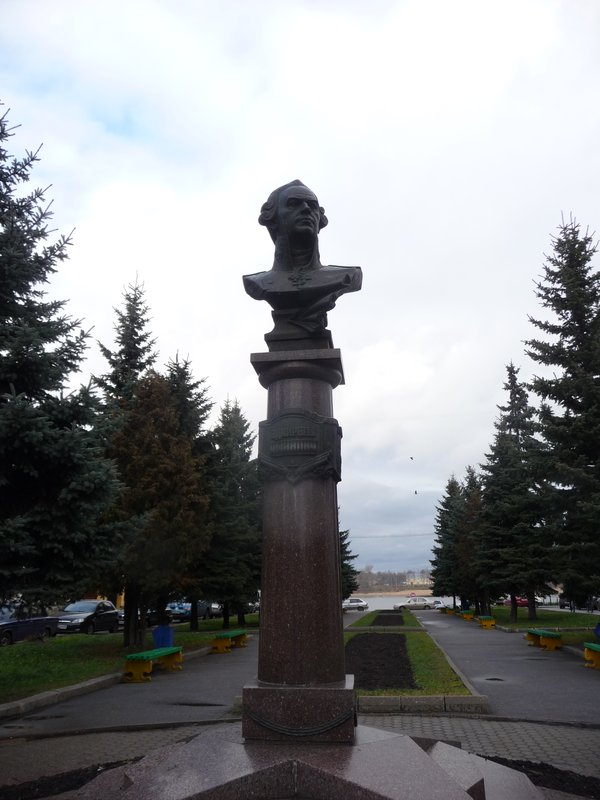 Памятник адмиралу Ф.Ф. Ушакову.