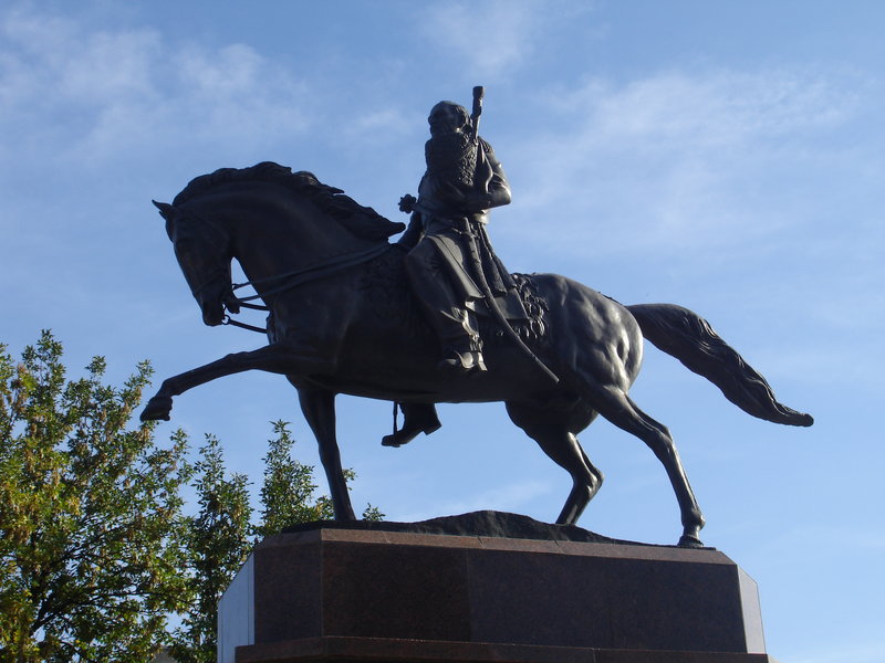 Памятник полководцу графу Платов