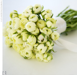 all_white_bouquet2.jpg