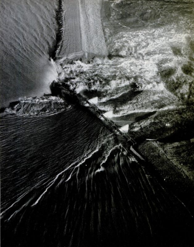 1952_Break in dam looses the wat