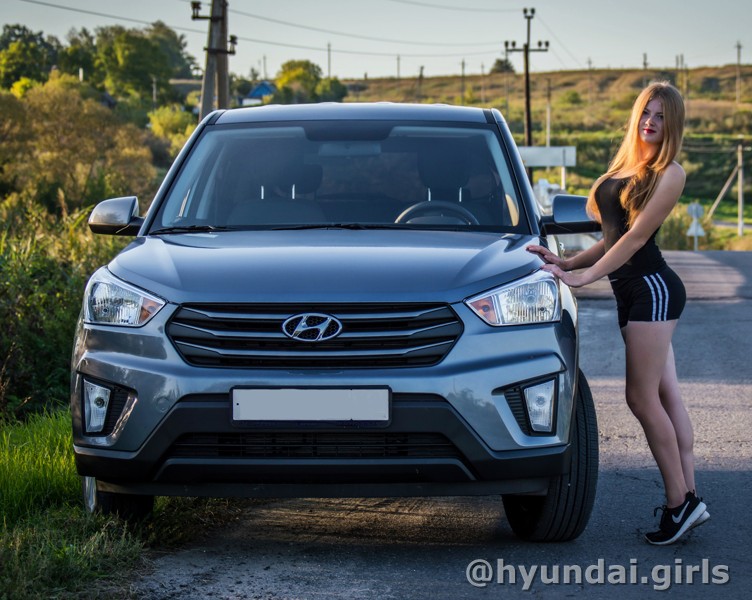 Hyundai Creta girls (1).jpg