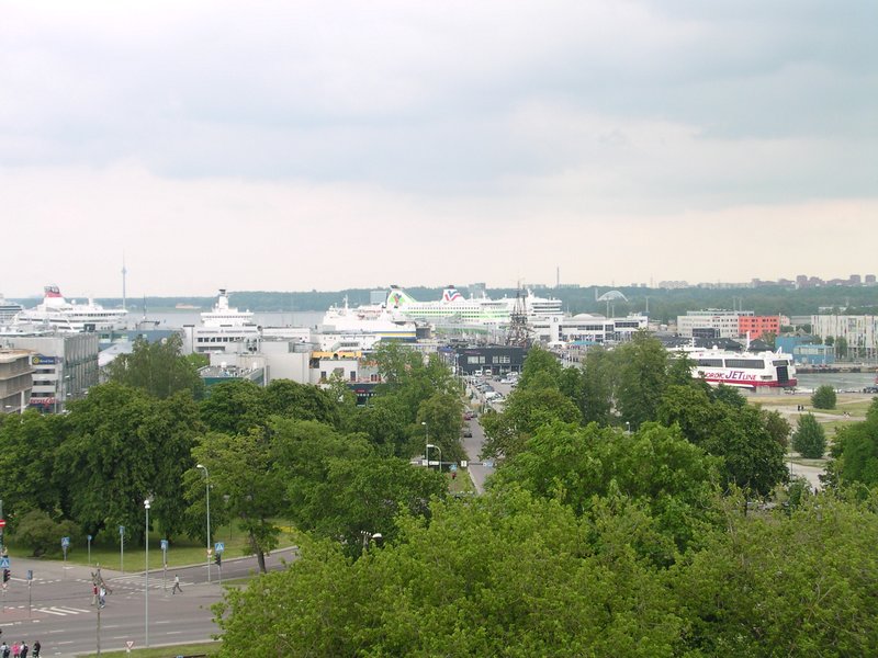Таллиннский пассажирский порт.JP