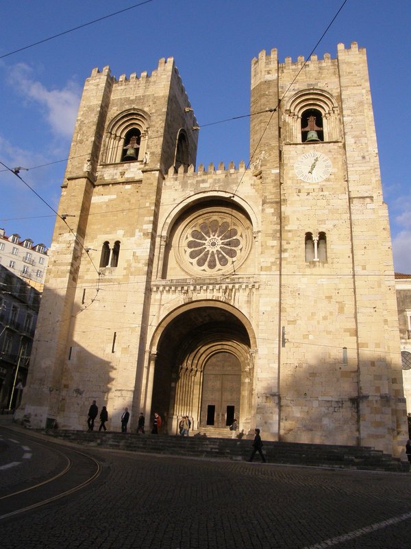 Лиссабон.Кафедральный собор Се.J