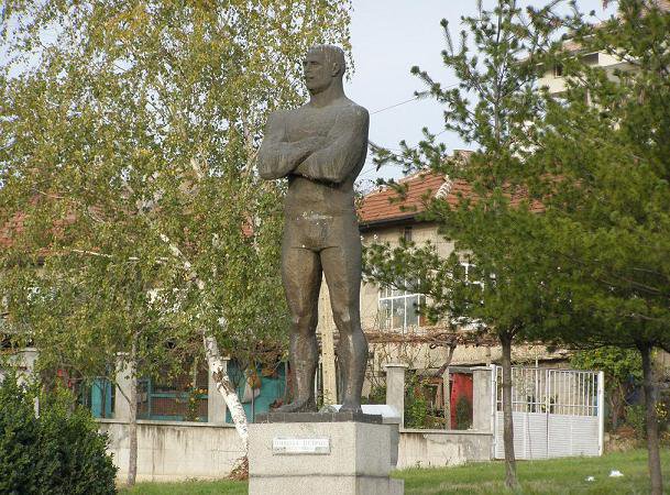 Памятник Николе Петрову..jpg