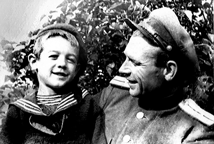 Анатолий Шаг после войны с Сыном