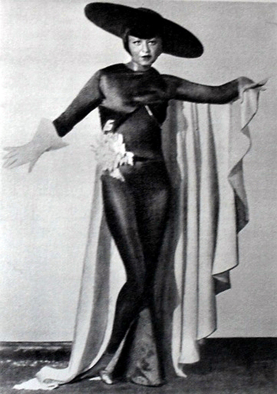 Рикки в цирковом костюме. 1936.j