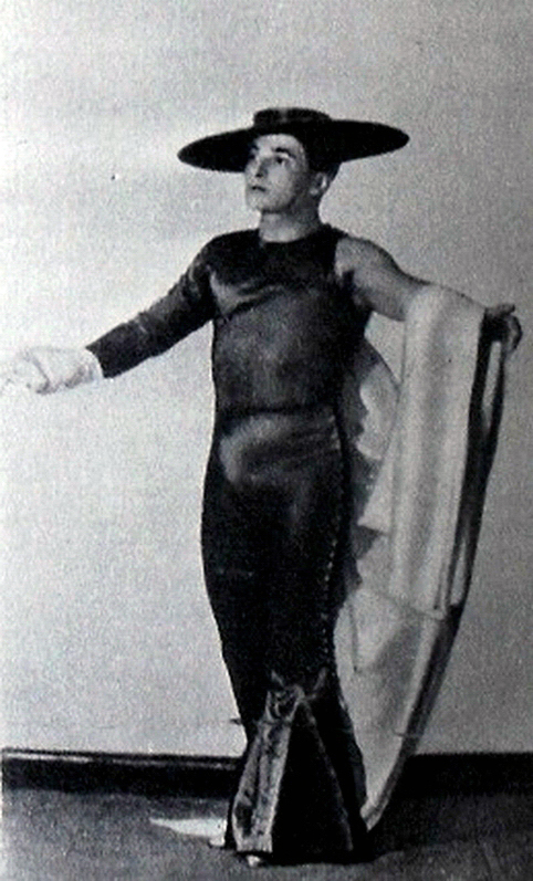 Жорж в цирковом костюме. 1936.jp