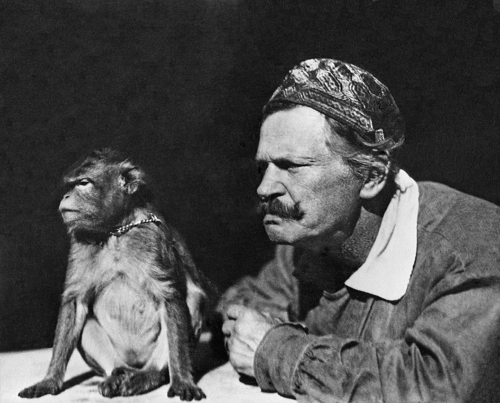 Владимир Дуров с обезьянкой Гашк