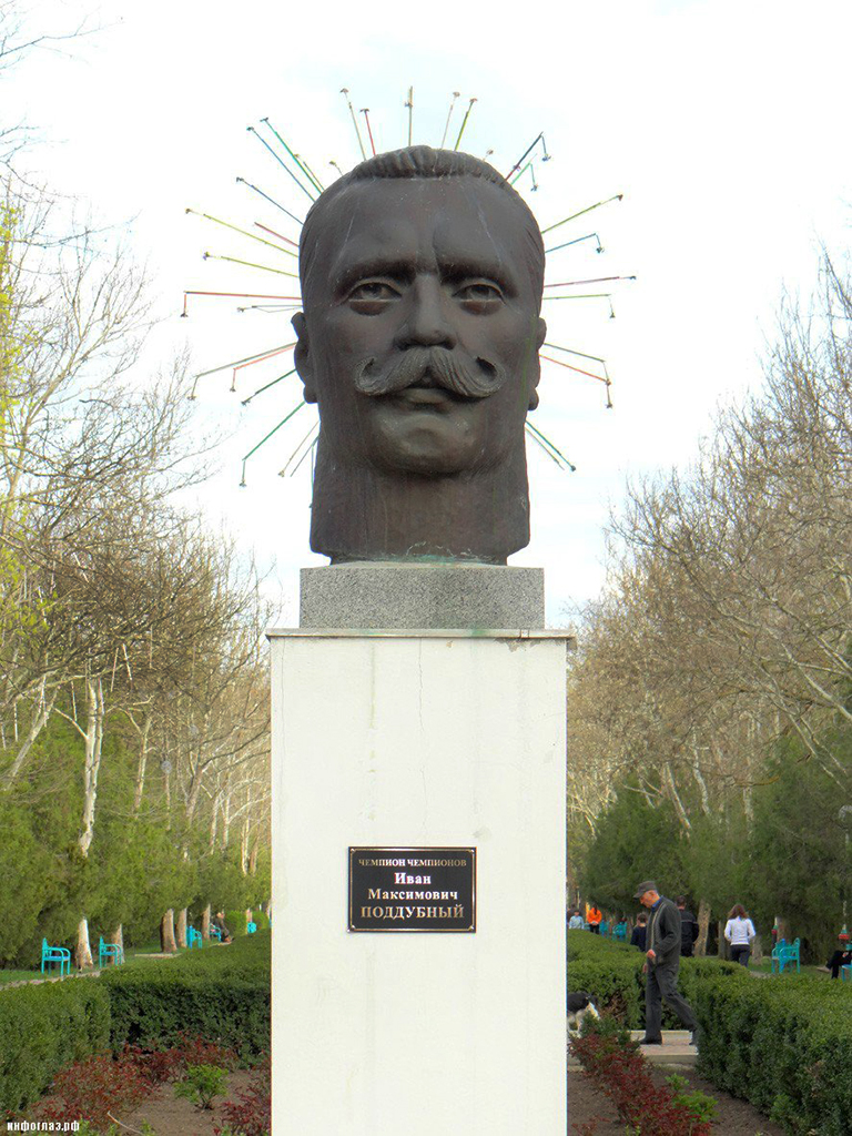 Памятник Чемпиону Чемпионов ПОДД
