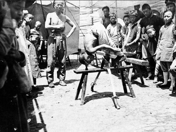 Цирковые артисты, Китай, 1921 го