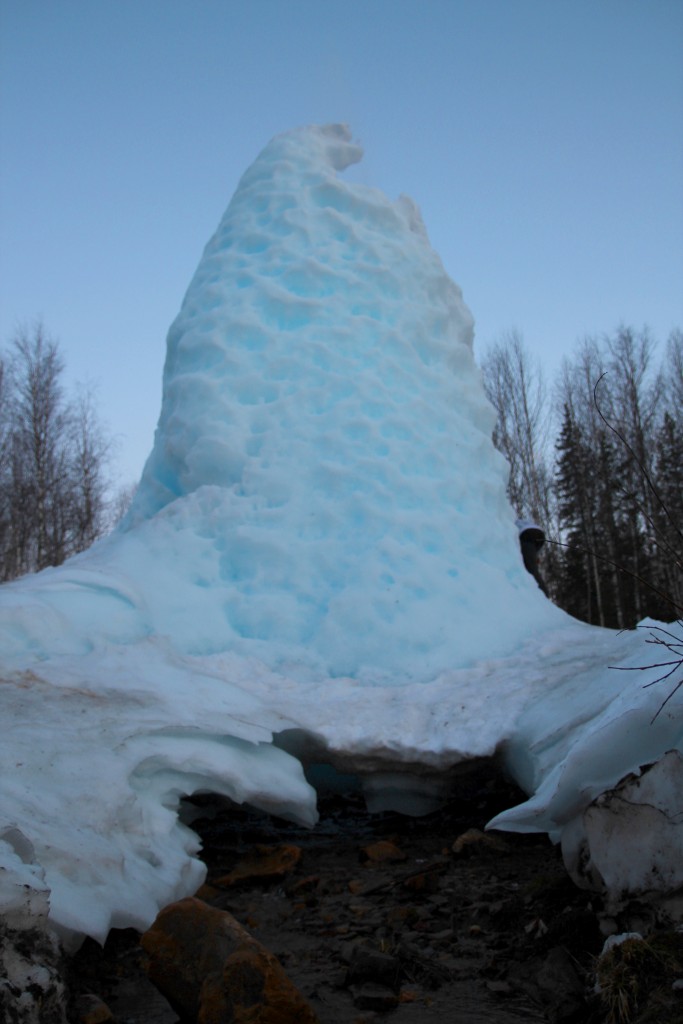 Ледяной фонтан, вид с дороги