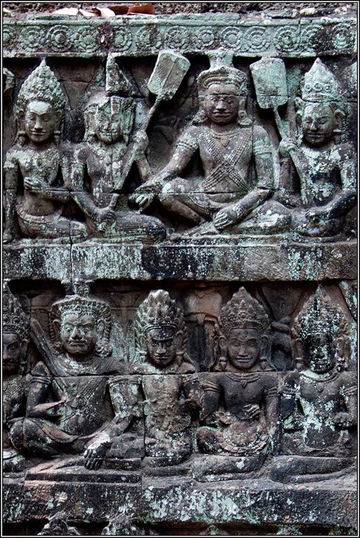 2012-01-04_09-06_G1142_AngkorTom